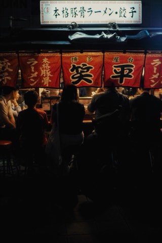 Hakata yatai ramen stall, the 福岡 window